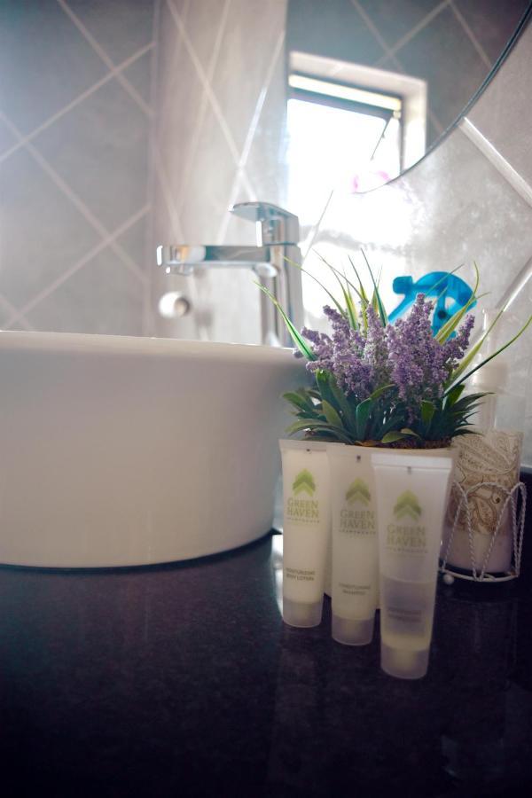Green Haven Apartments Езулвини Екстериор снимка